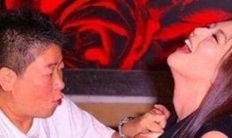 娱乐圈内部大爆料频道,揭秘明星背后的惊人真相！